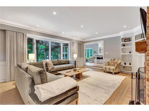 22 Deerpath Court, Cambridge, ON - Indoor Photo Showing Living Room