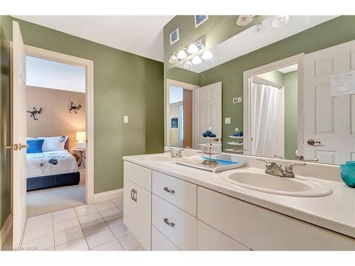 22 Deerpath Court, Cambridge, ON - Indoor Photo Showing Bathroom