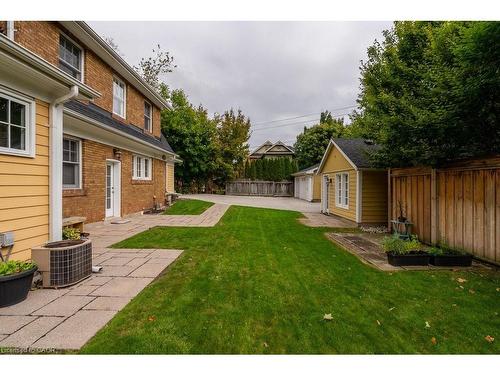 C-2080 Caroline Street, Burlington, ON - Outdoor