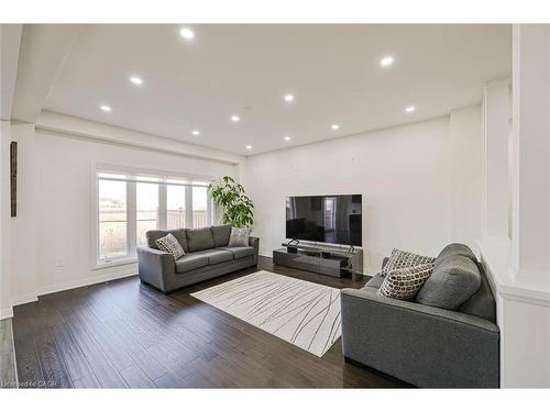 160 Cittadella Boulevard, Hamilton, ON - Indoor Photo Showing Living Room