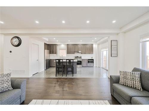 160 Cittadella Boulevard, Hamilton, ON - Indoor Photo Showing Living Room
