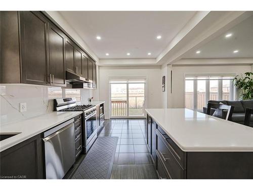 160 Cittadella Boulevard, Hamilton, ON - Indoor Photo Showing Kitchen With Upgraded Kitchen