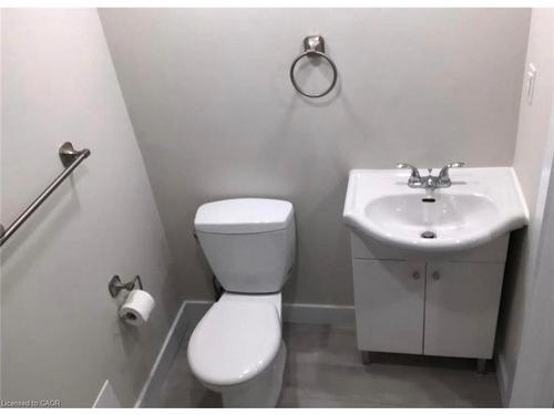 Lower-7 Chalmers Street, St. Catharines, ON - Indoor Photo Showing Bathroom