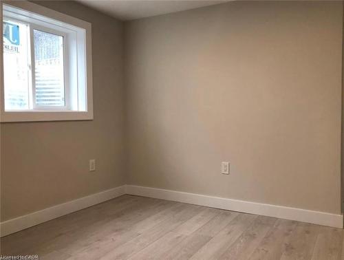Lower-7 Chalmers Street, St. Catharines, ON - Indoor Photo Showing Other Room