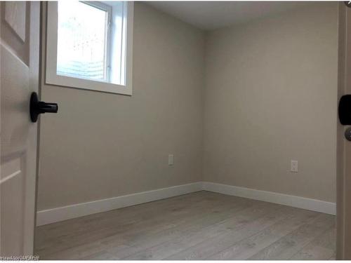 Lower-7 Chalmers Street, St. Catharines, ON - Indoor Photo Showing Other Room
