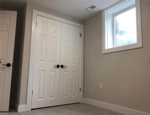 Lower-7 Chalmers Street, St. Catharines, ON - Indoor Photo Showing Other Room