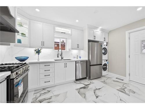150 Brucedale Avenue E, Hamilton, ON - Indoor Photo Showing Kitchen With Stainless Steel Kitchen With Upgraded Kitchen