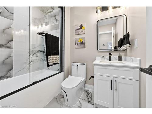 150 Brucedale Avenue E, Hamilton, ON - Indoor Photo Showing Bathroom