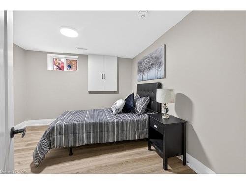 150 Brucedale Avenue E, Hamilton, ON - Indoor Photo Showing Bedroom