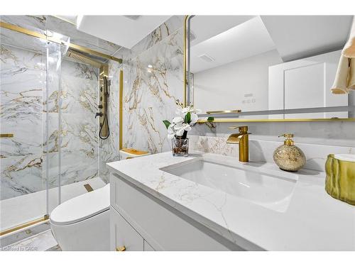 150 Brucedale Avenue E, Hamilton, ON - Indoor Photo Showing Bathroom