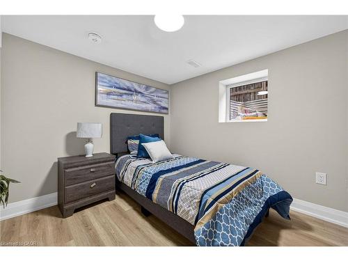 150 Brucedale Avenue E, Hamilton, ON - Indoor Photo Showing Bedroom