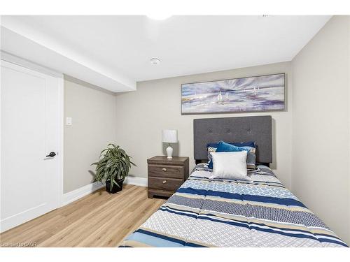 150 Brucedale Avenue E, Hamilton, ON - Indoor Photo Showing Bedroom