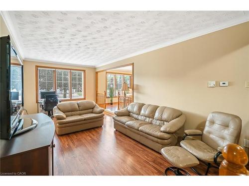 3688 Cardinal Drive, Niagara Falls, ON - Indoor Photo Showing Living Room