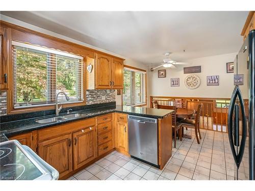 3688 Cardinal Drive, Niagara Falls, ON - Indoor Photo Showing Kitchen With Double Sink