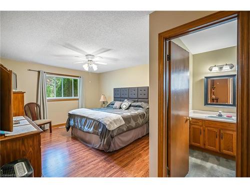3688 Cardinal Drive, Niagara Falls, ON - Indoor Photo Showing Bedroom