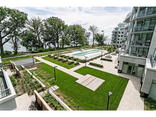 327-3500 Lakeshore Road W, Oakville, ON - Outdoor
