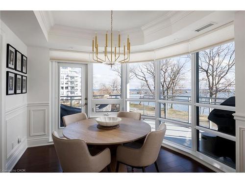 327-3500 Lakeshore Road W, Oakville, ON - Indoor Photo Showing Dining Room