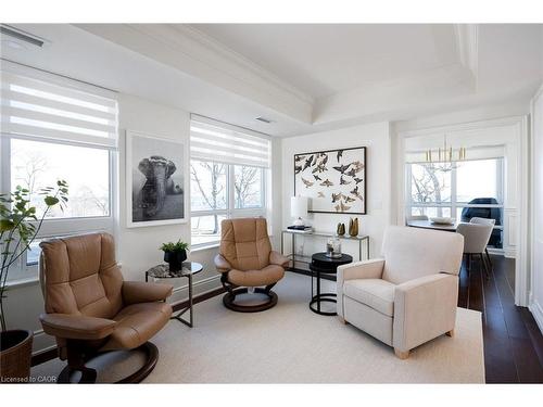 327-3500 Lakeshore Road W, Oakville, ON - Indoor Photo Showing Living Room