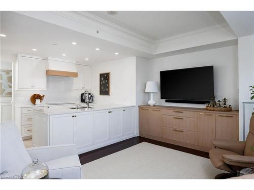 327-3500 Lakeshore Road W, Oakville, ON - Indoor Photo Showing Kitchen