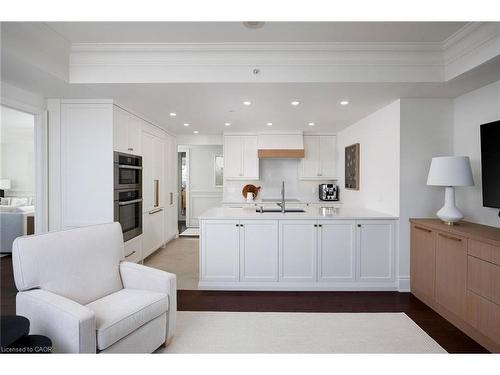 327-3500 Lakeshore Road W, Oakville, ON - Indoor