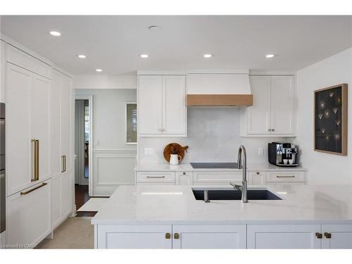 327-3500 Lakeshore Road W, Oakville, ON - Indoor Photo Showing Kitchen With Upgraded Kitchen