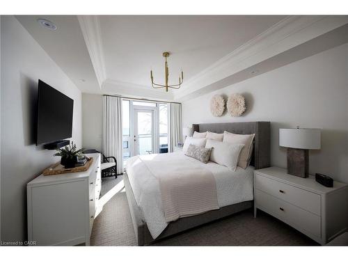 327-3500 Lakeshore Road W, Oakville, ON - Indoor Photo Showing Bedroom