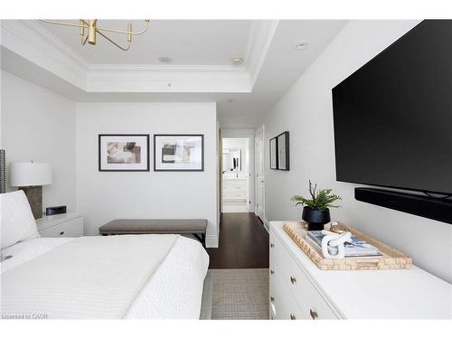 327-3500 Lakeshore Road W, Oakville, ON - Indoor Photo Showing Bedroom