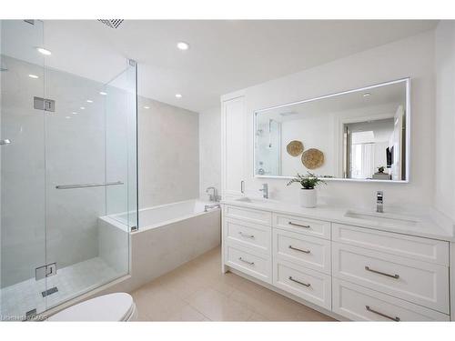 327-3500 Lakeshore Road W, Oakville, ON - Indoor Photo Showing Bathroom