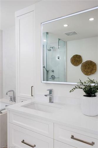327-3500 Lakeshore Road W, Oakville, ON - Indoor Photo Showing Bathroom