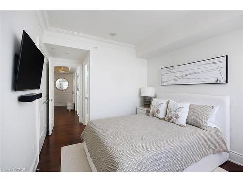 327-3500 Lakeshore Road W, Oakville, ON - Indoor Photo Showing Bedroom