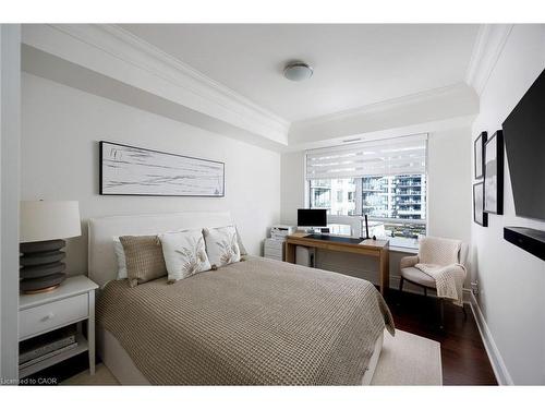 327-3500 Lakeshore Road W, Oakville, ON - Indoor Photo Showing Bedroom