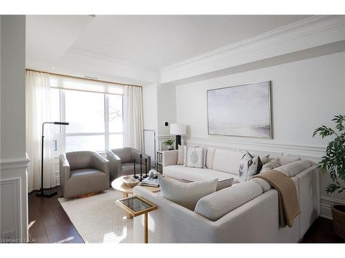 327-3500 Lakeshore Road W, Oakville, ON - Indoor Photo Showing Living Room