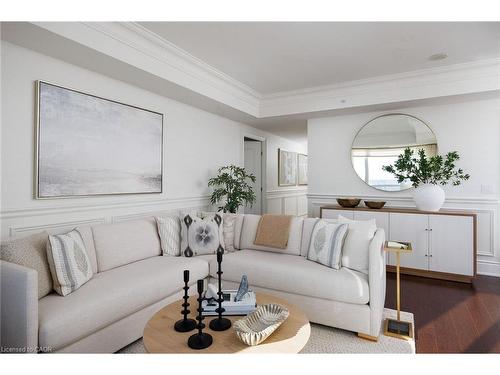 327-3500 Lakeshore Road W, Oakville, ON - Indoor Photo Showing Living Room