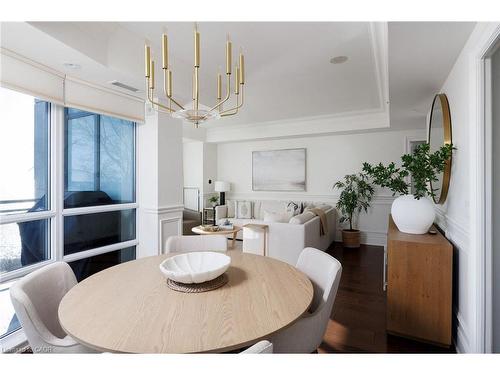 327-3500 Lakeshore Road W, Oakville, ON - Indoor Photo Showing Dining Room