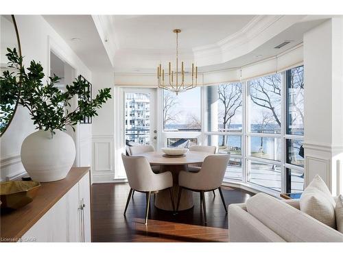 327-3500 Lakeshore Road W, Oakville, ON - Indoor Photo Showing Dining Room