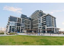411-3200 William Coltson Avenue  Oakville, ON L6H 7W6