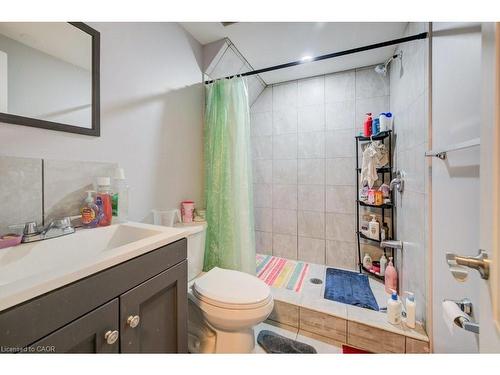 33 Garland Crescent, London, ON - Indoor Photo Showing Bathroom