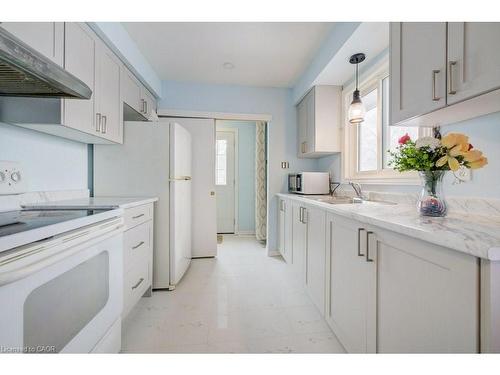 33 Garland Crescent, London, ON - Indoor Photo Showing Kitchen