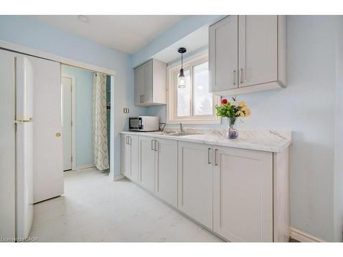 33 Garland Crescent, London, ON - Indoor Photo Showing Kitchen