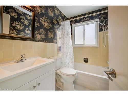 33 Garland Crescent, London, ON - Indoor Photo Showing Bathroom