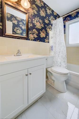 33 Garland Crescent, London, ON - Indoor Photo Showing Bathroom