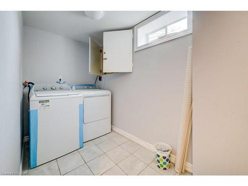 33 Garland Crescent, London, ON - Indoor Photo Showing Laundry Room
