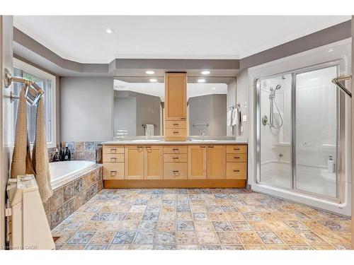 22 Deerpath Court, Cambridge, ON - Indoor Photo Showing Bathroom
