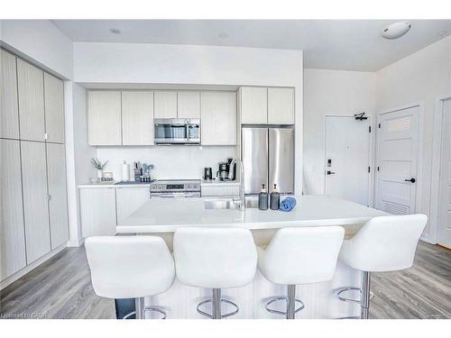 403-415 Sea Ray Avenue, Innisfil, ON - Indoor Photo Showing Kitchen