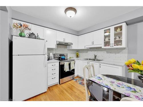 5 Vulcan Court, Hamilton, ON - Indoor Photo Showing Kitchen With Double Sink