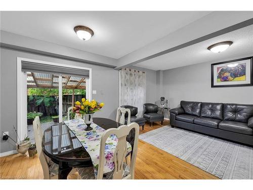 5 Vulcan Court, Hamilton, ON - Indoor Photo Showing Living Room