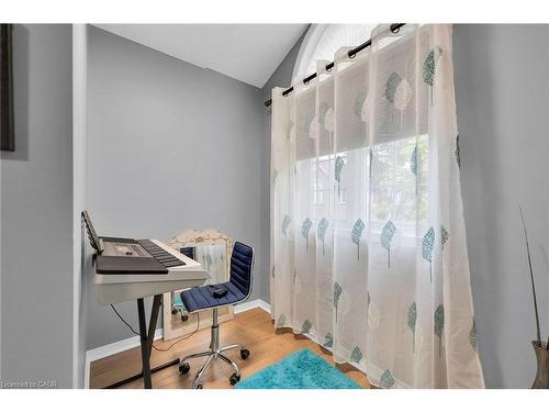 5 Vulcan Court, Hamilton, ON - Indoor