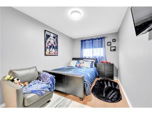 5 Vulcan Court, Hamilton, ON - Indoor Photo Showing Bedroom