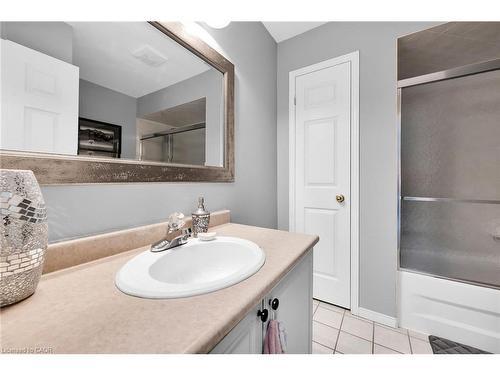 5 Vulcan Court, Hamilton, ON - Indoor Photo Showing Bathroom