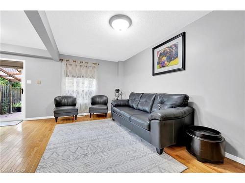 5 Vulcan Court, Hamilton, ON - Indoor Photo Showing Living Room